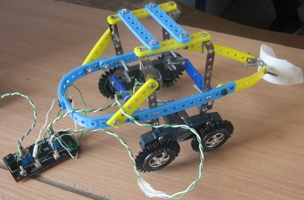 ربات با سازه پلاستیکی