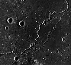 ماه دو نیم شده ناسا