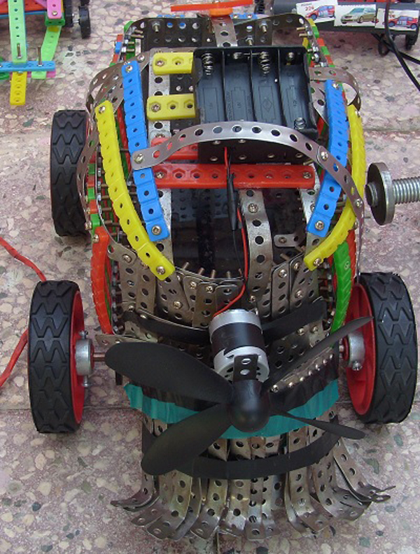 ربات چرخ و سازه